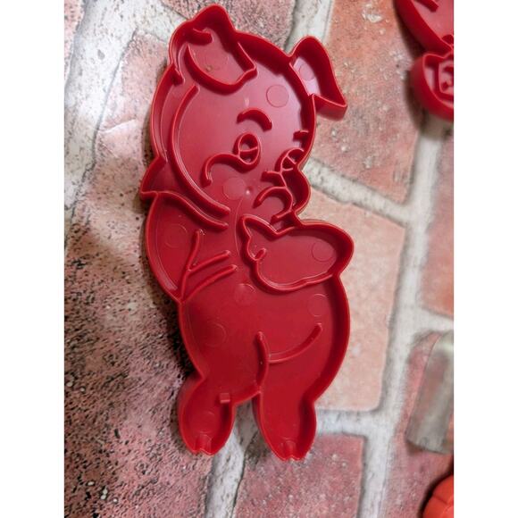 Lot of 13 Vintage Plastic & Metal Cookie Cutters Holiday Animals Heart Leaf - Picture 3 of 9